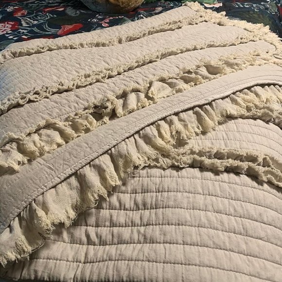 Farmhouse Throw Blanket Boho Cottage Decor Soft Decorative Beige Quilted Cover - Picture 4 of 13